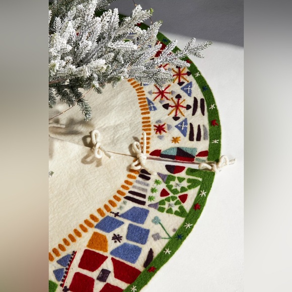 New 🌟Anthropologie-Folk Tree Skirt - Picture 3 of 3